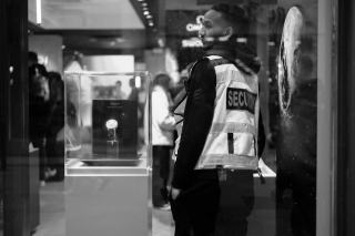 Agent de sécurité magasin : surveillance et démarque